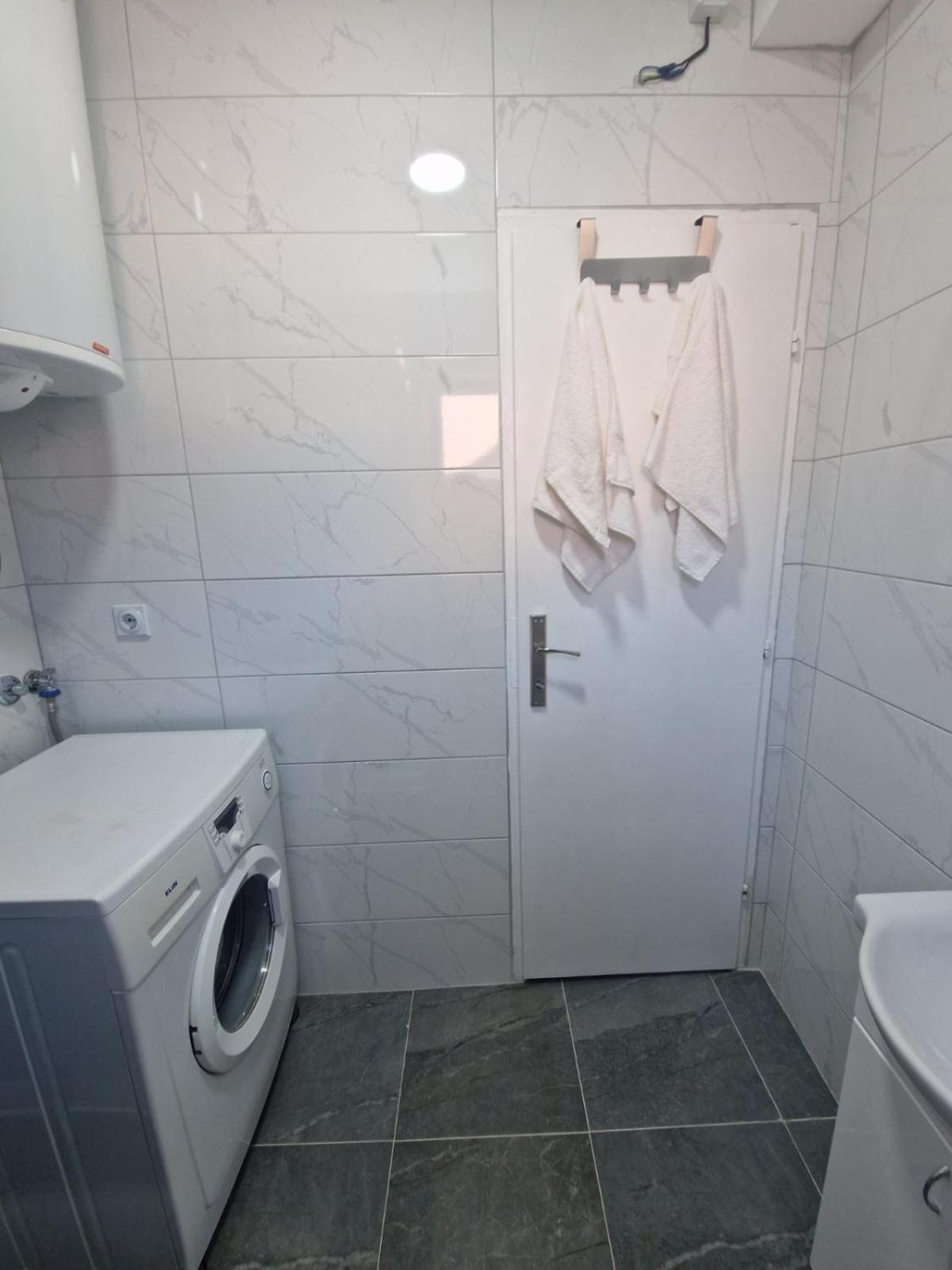 Appartement Apartman Mamut à Donji Milanovac Extérieur photo